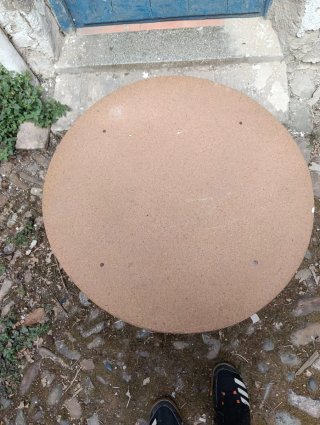 Mesita redonda de madera