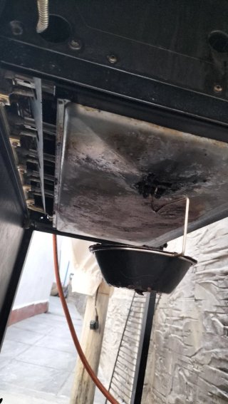 Barbacoa de gas negra y plateada