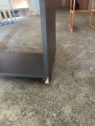 Escritorio pequeño con ruedas