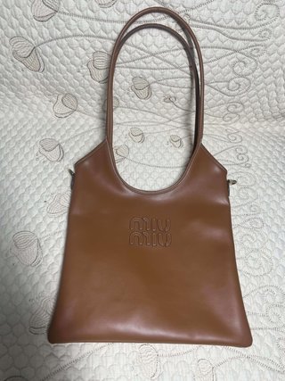 Borsa Miu Miu in pelle marrone con tracolla extra