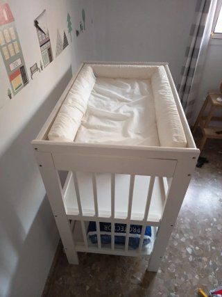 Cambiador de bebé blanco