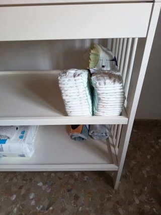 Cambiador de bebé blanco