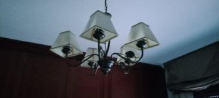 Lámparas de mesa beige y negras