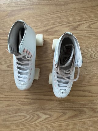 Patines Blancos con Cordones Rosas
