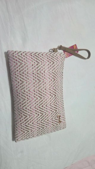 Cartera de mano tejida