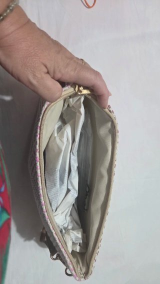 Cartera de mano tejida