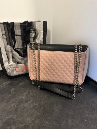 Bolso Guess Negro y Rosa