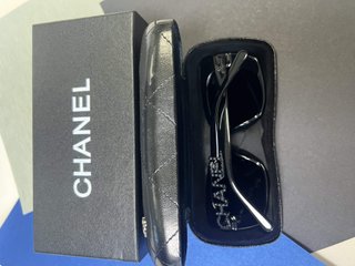 Gafas de sol Chanel Cat-Eye Negras