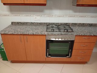Mueble de cocina madera y piedra