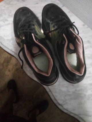 Zapatillas deportivas Reebok negras y doradas