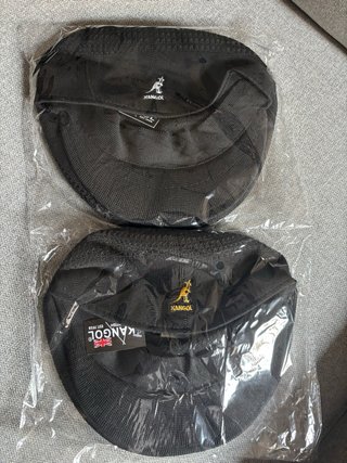 Boina Kangol Negra en liquidación.