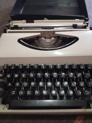 Máquina de escribir antigua