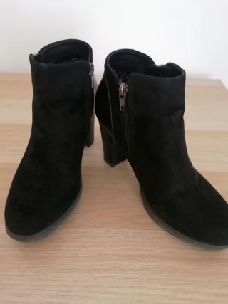 Botines negros de tacón
