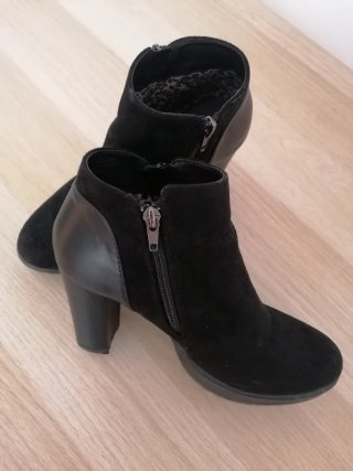 Botines negros de tacón