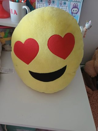 Lote de 10 peluches Por separado 5 y 3 euros.
