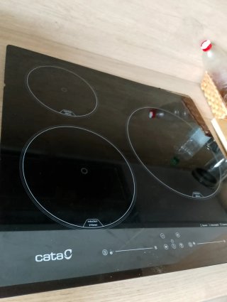 Placa de inducción Cata con raja