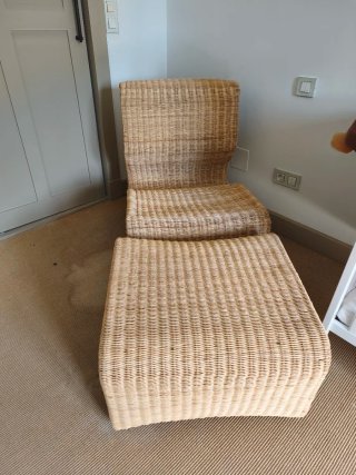 Sillón de mimbre curvo