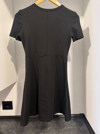 Vestido negro Zara