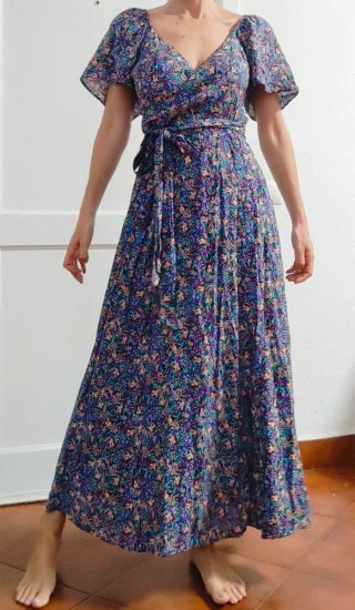Vestido largo floral con abertura
