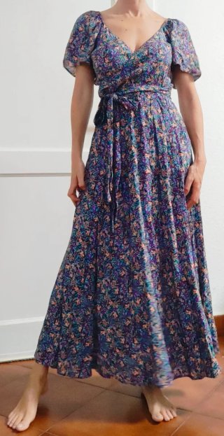 Vestido largo floral con abertura