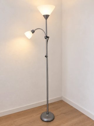 Lámpara de pie moderna gris y blanca