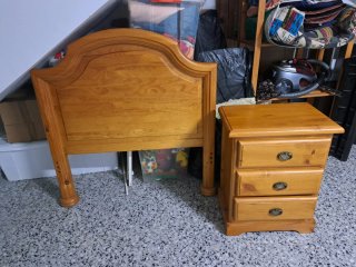Mesita de noche y cabezal madera maciza