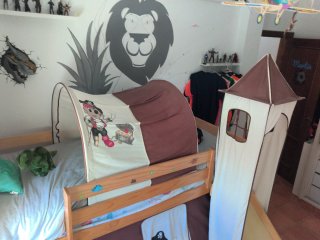Cama alta infantil pirata con tobogán