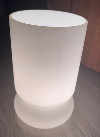 Lámpara de mesa en cristal blanco roto