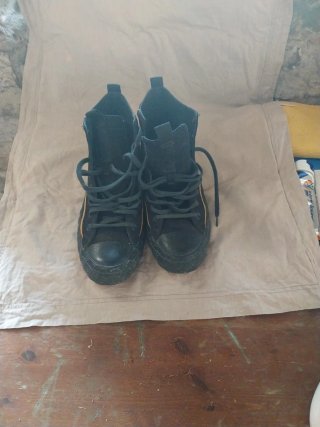 Converse All Star nere e arancioni