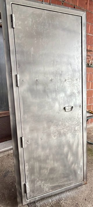 Puerta blindada metálica