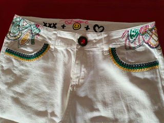 Pantalón Desigual blanco con bordados