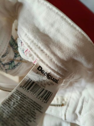 Pantalón Desigual blanco con bordados