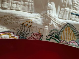 Pantalón Desigual blanco con bordados