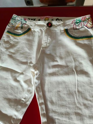 Pantalón Desigual blanco con bordados