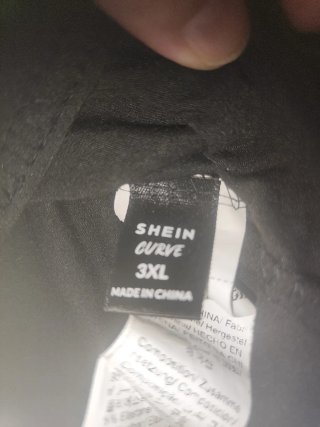 SHEIN Curve Camiseta Talla 3XL Negra
