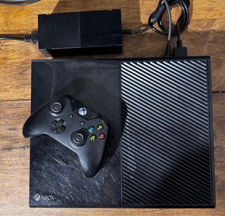 Xbox One Fat 500 GB + Mando y Cables