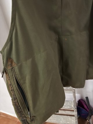 Chaleco de caza verde con bolsillos