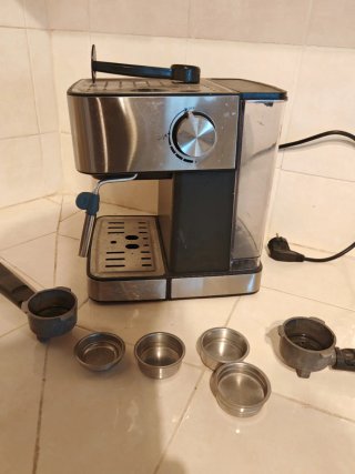 Cafetera Ufesa con accesorios