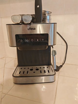 Cafetera Ufesa con accesorios