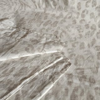 Almohadones de algodón beige y gris