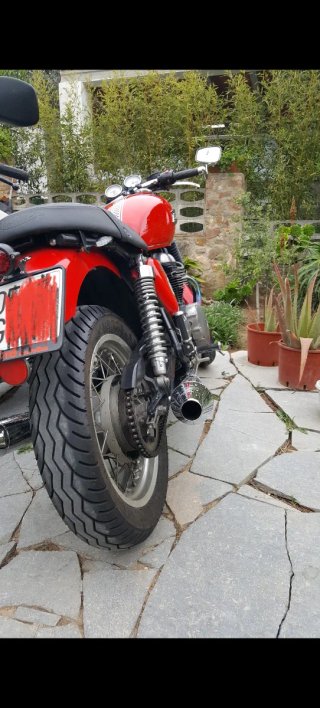 Triumph Thruxton 900 Café Racer Roja