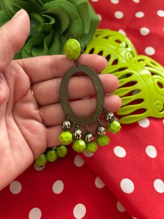 Flor, pendientes y peineta flamenca