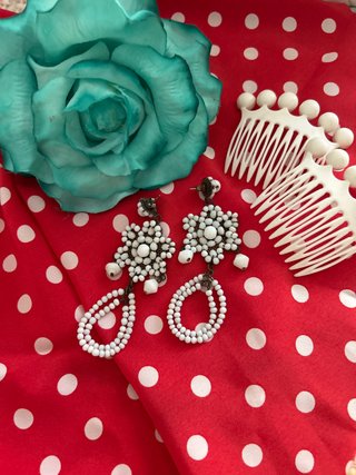 Set Flamenca: Flor, Peinecillos y Pendientes