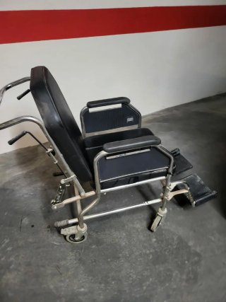 Silla de ruedas con asiento adaptable