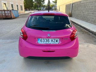 Peugeot 208 XAD - rosa fucsia – 270.651 km