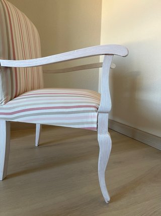 Silla descalzadora con brazos blanca
