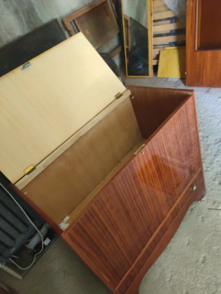 Mueble baúl vintage con llave y cajón