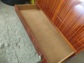 Mueble baúl vintage con llave y cajón