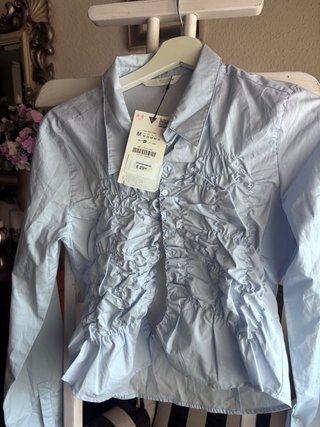 Camisa Zara fruncida azul celeste