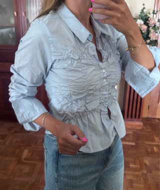 Camisa Zara fruncida azul celeste